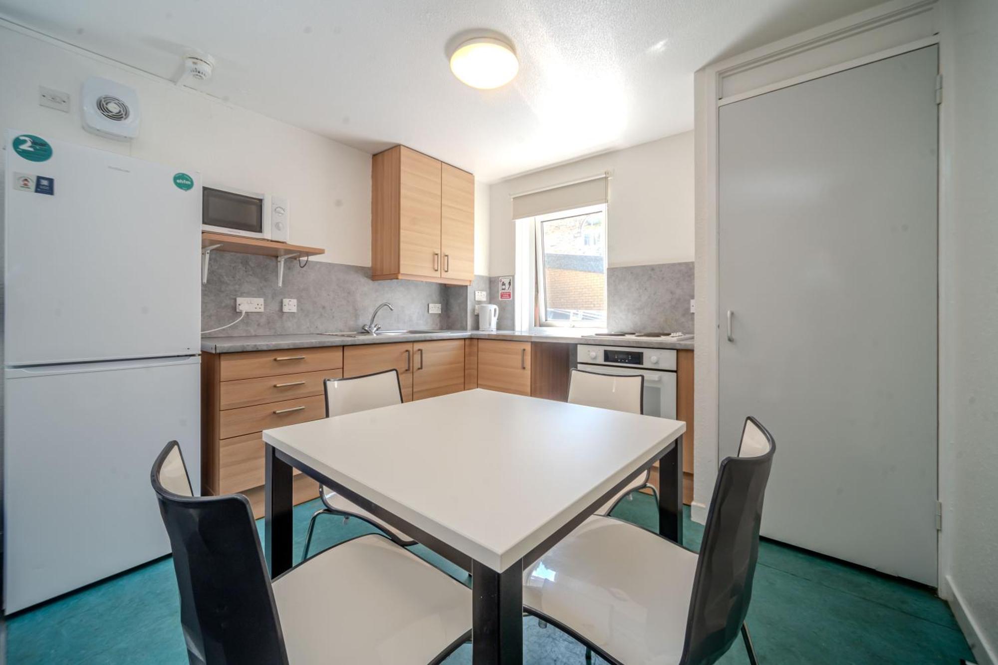 Joivy Budget 4,5 And 6 Bed Private Flats, In Historic Old Town (Adults Only) 에든버러 외부 사진